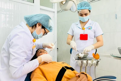 Giữ y đức sáng như gương Bác