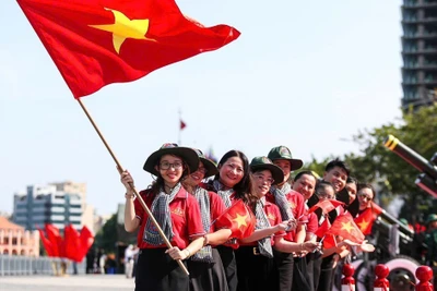 Săn chỗ xem diễu binh dịp đại lễ