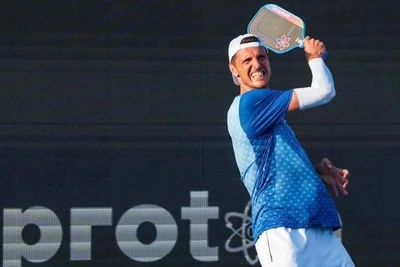 Tay vợt pickleball số 1 thế giới Andrei Daescu thi đấu ở Việt Nam, khán giả hào hứng