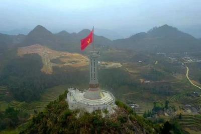 Cột cờ Quốc gia Lũng Cú - nơi non sông gửi trọn hồn thiêng dân tộc