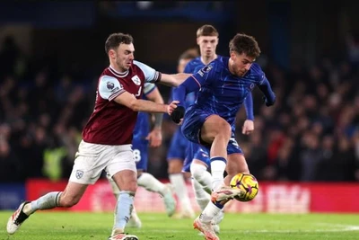 Chelsea ngược dòng hạ West Ham, bay cao Top 4 Ngoại hạng