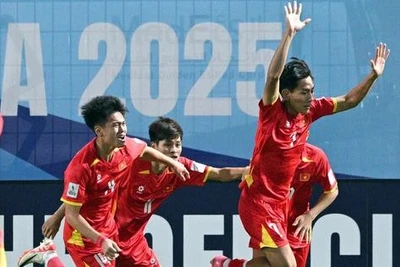 U17 Việt Nam khởi đầu thuận lợi trước Úc