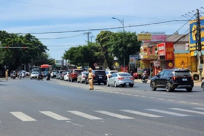 Người dân ‘Nam tiến’, giao thông qua Đắk Lắk ùn ứ cục bộ