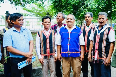 Nâng cao kiến thức pháp luật cho già làng, người có uy tín