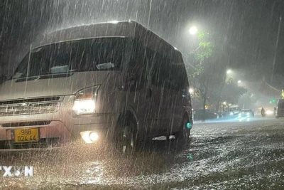 Thời tiết đêm 14/4: Nhiều khu vực có mưa dông đề phòng khả năng mưa đá