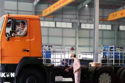 Bảng giá tính lệ phí trước bạ điều chỉnh, bổ sung đối với ôtô, xe máy