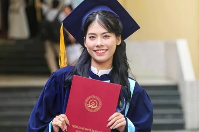 Nữ sinh Huế chia sẻ bí quyết trở thành thủ khoa đầu ra của trường kinh tế