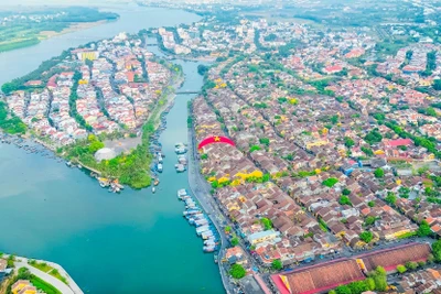 Bay qua miền di sản Hội An