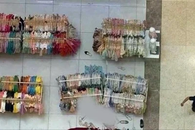 Nam thanh niên nghi rơi từ tầng cao trung tâm thương mại tử vong