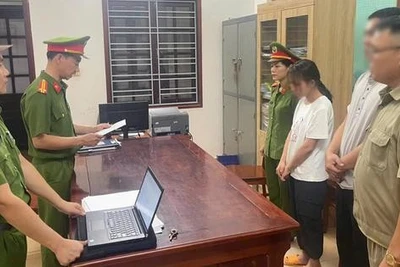 Tạm giữ hình sự bảo mẫu ở Quảng Nam về hành vi hành hạ trẻ