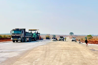 Khẩn trương tháo gỡ vướng mắc về đất đai để triển khai các dự án