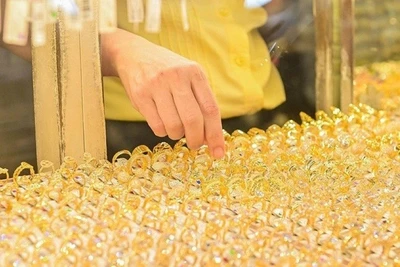 Giá vàng hôm nay 1/5: Thế giới tiếp tục giảm, trong nước đứng yên