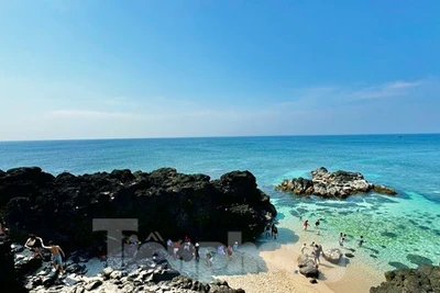 Quảng Ngãi: Đảo Bé Lý Sơn có gì mà được ví như 'thiên đường' giữa biển khơi?
