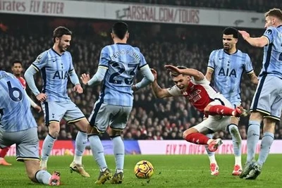 Tottenham thua ngược tại Emirates, Arsenal đòi lại ngôi nhì Ngoại hạng