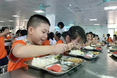 Bữa trưa miễn phí ở trường