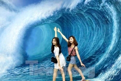Bạn trẻ thích thú trải nghiệm bảo tàng tranh 3D ở Đà Nẵng