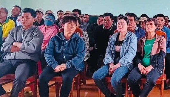 Nhiều hộ gia đình, cá nhân có đất bị ảnh hưởng đã thẳng thắn trao đổi, nêu lên băn khoăn về quyền lợi cũng như các vấn đề phát sinh trong quá trình thực hiện dự án. Ảnh: T.H
