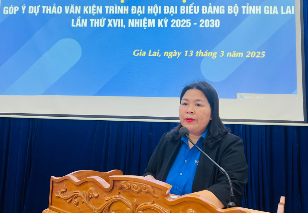 Bí thư Tỉnh Đoàn Hà Thị Giang Thảo quán triệt nội dung của hội nghị. Ảnh: M.N 30039bc5f19706aa5a508b2b3db71ff1.jpg