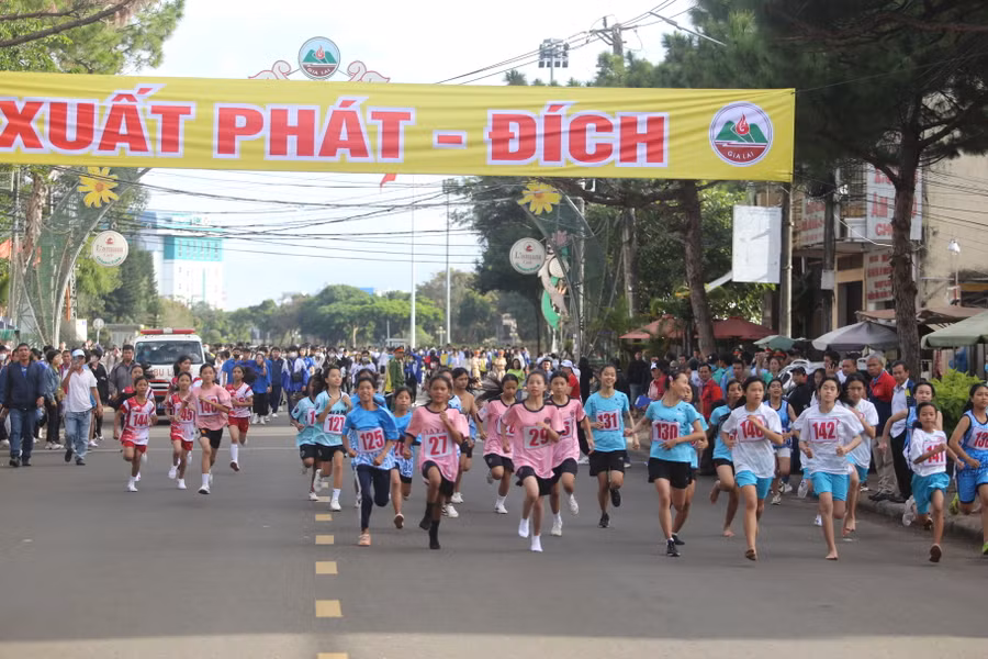 Vận động viên xuất phát. Ảnh: Văn Ngọc