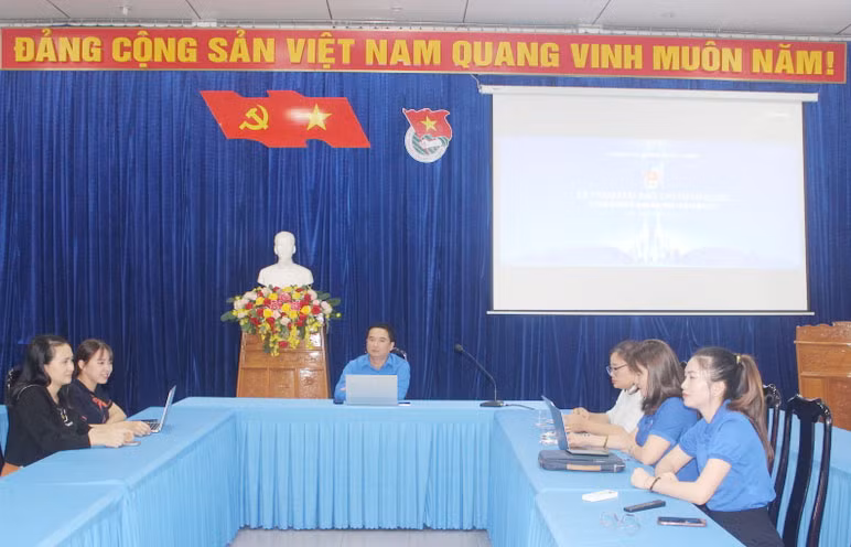 Quang cảnh điểm cầu trực tuyến tại Tỉnh Đoàn. Ảnh: Nhật Huy