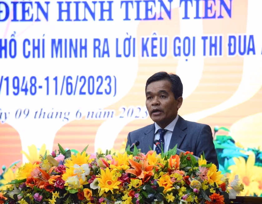 Bí thư Tỉnh ủy Hồ Văn Niên phát biểu chỉ đạo hội nghị. Ảnh: Lam Nguyên
