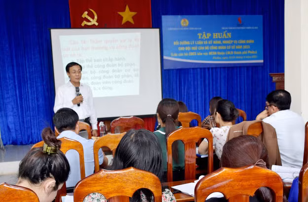 Toàn cảnh lớp bồi dưỡng nghiệp vụ Công đoàn cơ sở. Ảnh: Đinh Yến