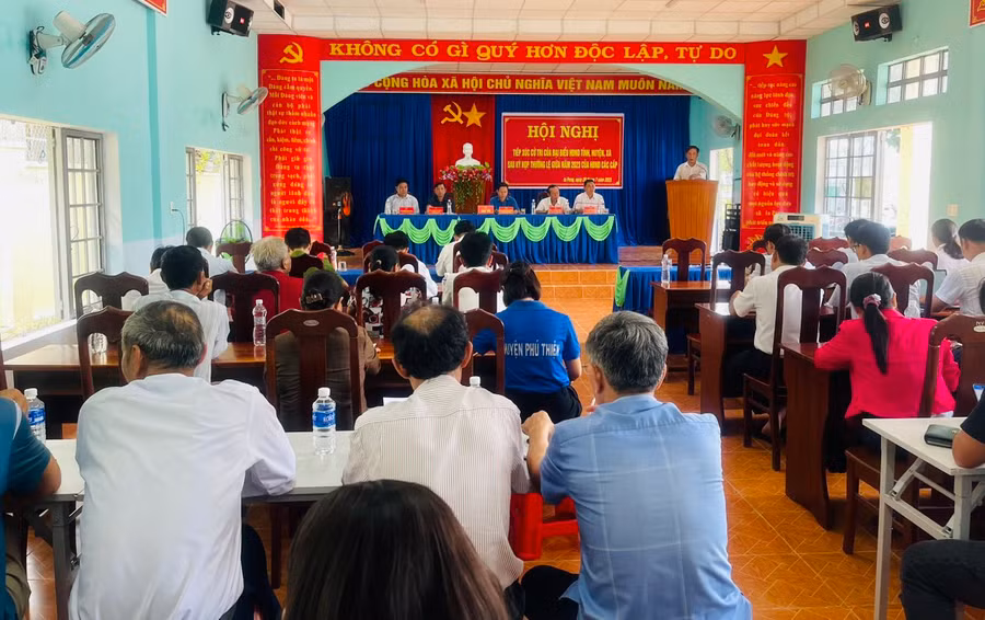 Quang cảnh buổi tiếp xúc cử tri. Ảnh: Vũ Chi