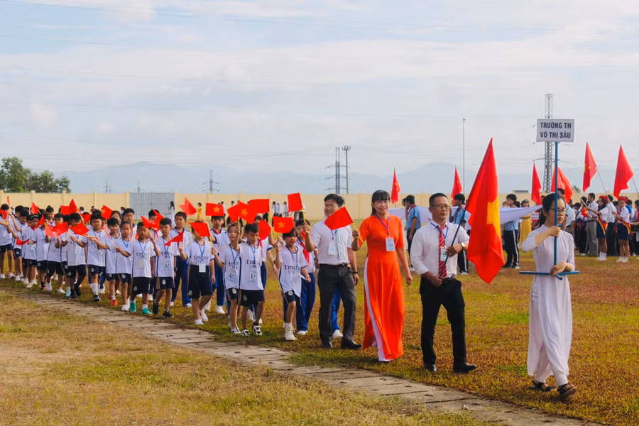 Màn diễu hành của các đoàn vận động viên tham gia Hội khỏe Phù Đổng thị xã Ayun Pa lần thứ XI năm 2023. Ảnh: Vũ Chi
