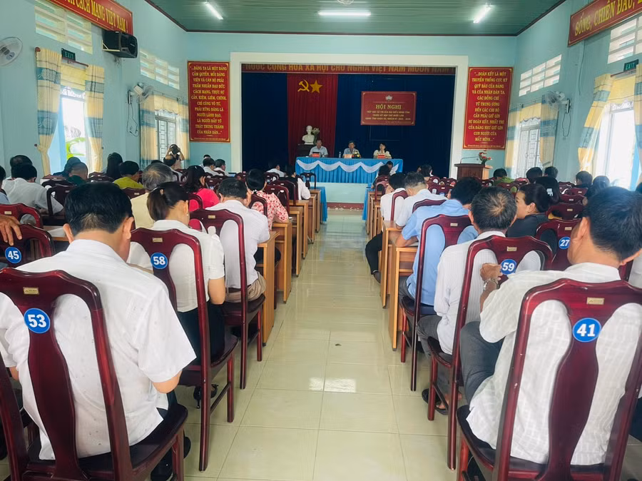 Quang cảnh buổi tiếp xúc cử tri. Ảnh: Vũ Chi Quang cảnh buổi tiếp xúc cử tri. Ảnh: Vũ Chi