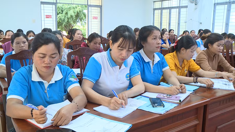 70 cán bộ phụ nữ tham gia tập huấn. Ảnh: Sơn Trung
