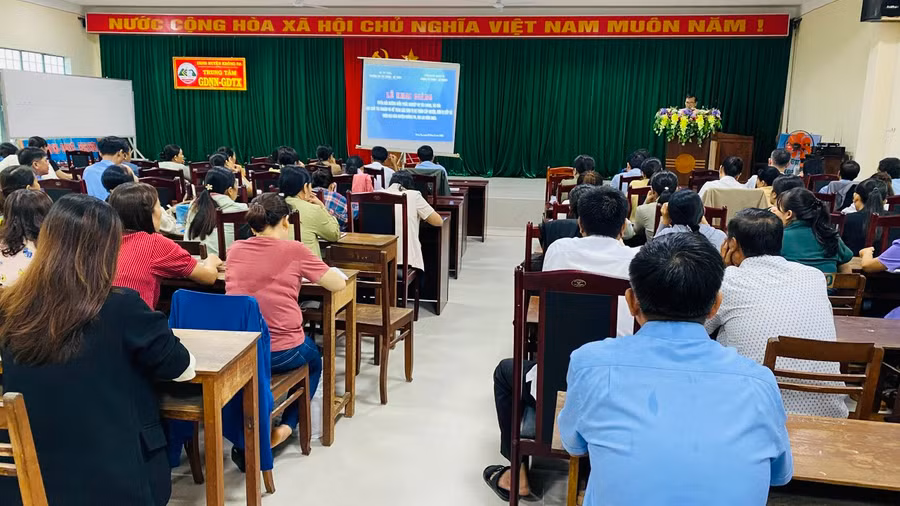 Quang cảnh lễ khai giảng khóa bồi dưỡng. Ảnh: Thanh Tâm Quang cảnh lễ khai giảng khóa bồi dưỡng. Ảnh: Thanh Tâm