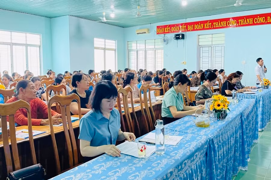 100 cán bộ, hội viên phụ nữ thị xã Ayun Pa tham gia lớp tập huấn. Ảnh: Vũ Chi