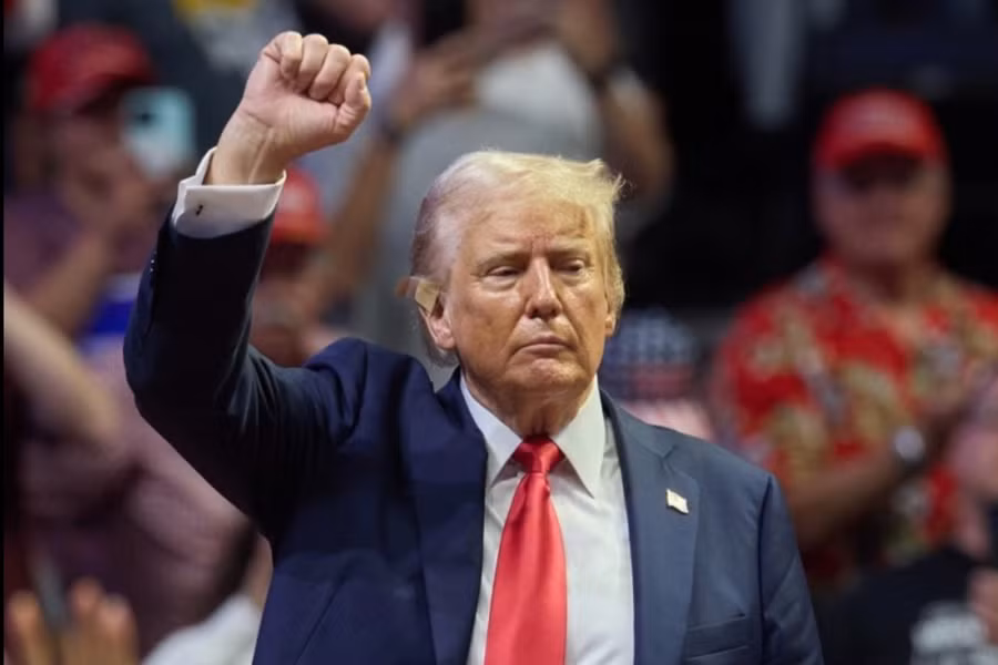 Ông Trump trong một lần xuất hiện trước đám đông. Ảnh: EPA