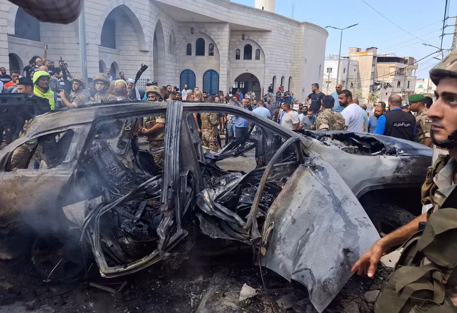 Hiện trường vụ tấn công khiến Maqdah, thành viên phong trào Fatah, thiệt mạng tại Lebanon. Ảnh: Reuters Hiện trường vụ tấn công khiến Maqdah, thành viên phong trào Fatah, thiệt mạng tại Lebanon. Ảnh: Reuters