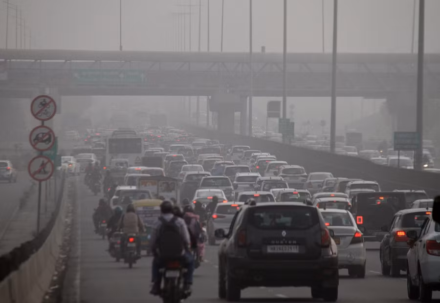 Hình ảnh phản ánh ô nhiễm ở thành phố Gurugram, bang Haryana, Ấn Độ. Ảnh: ANI