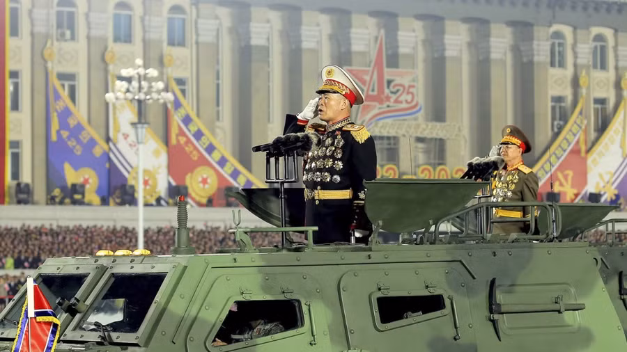 Ông Pak Jong Chon trong một cuộc duyệt binh. Ảnh: CNN