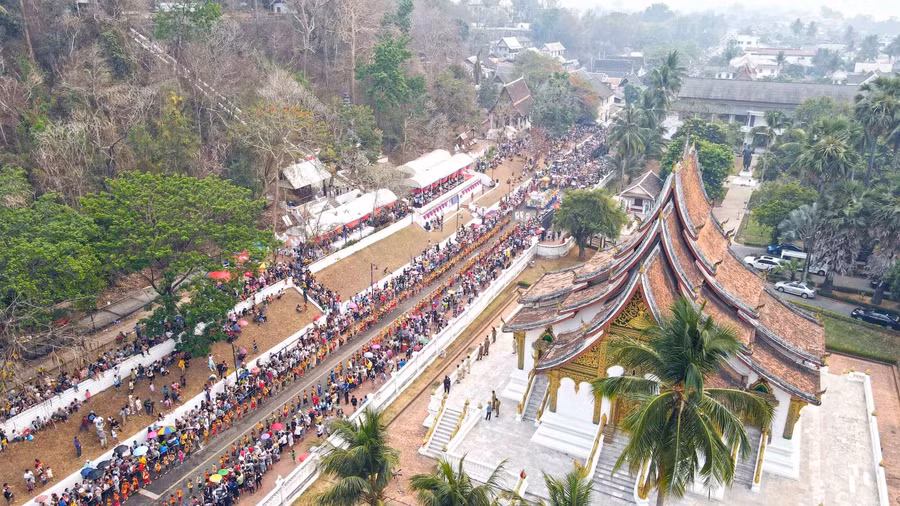 Lễ rước Nang Sangkhan tại Luang Prabang trong Tết té nước cổ truyền ở Lào. Ảnh: TTXVN