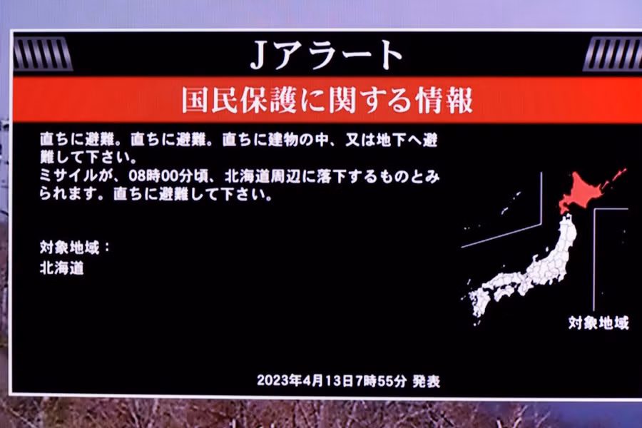 Nhật Bản phát cảnh báo khẩn cấp tới người dân Hokkaido hôm 13/4. Ảnh: Reuters