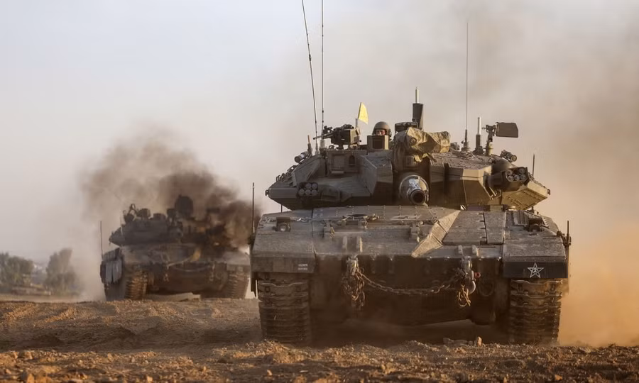 Xe tăng của Israel ở gần biên giới với Dải Gaza. Ảnh: AFP