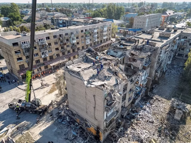 Cảnh đổ nát ở Pokrovsk sau vụ tấn công tối 7/ 8. Ảnh: Reuters