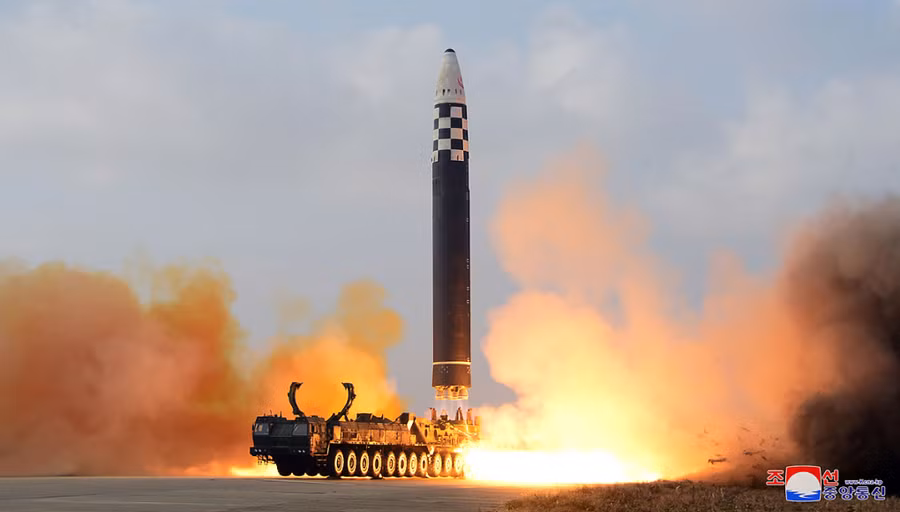 Triều Tiên phóng thử tên lửa đạn đạo xuyên lục địa hồi tháng 11/2022. Ảnh: KCNA