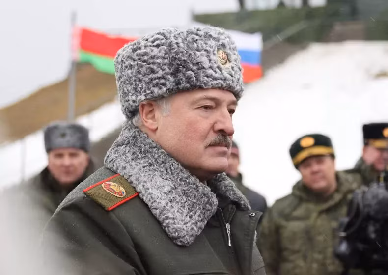 Tổng thống Belarus Lukashenko trong một cuộc tập trận hồi tháng 2-2022. Ảnh: Getty