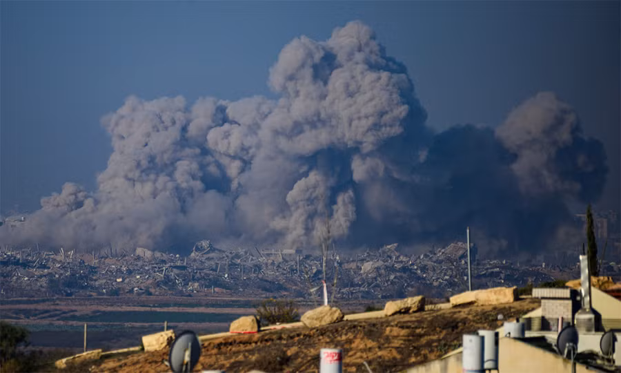 Hình ảnh Gaza bị oanh tạc trong ngày 1/12 sau khi thỏa ngừng bắn hết hiệu lực. Ảnh: AFP