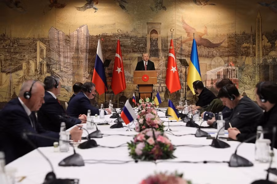 Đàm phán giữa Nga và Ucraine ở Thổ Nhĩ K. Ảnh: Reuters