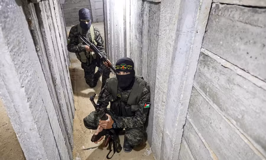 Các tay súng Hamas trong một đường hầm. Ảnh: Reuters Các tay súng Hamas trong một đường hầm. Ảnh: Reuters