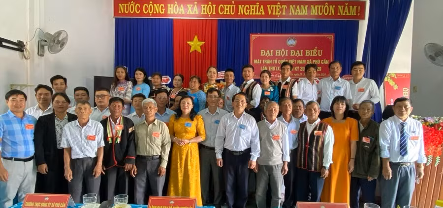 Ủy ban MTTQ Việt Nam xã Phú Cần khóa IX, nhiệm kỳ 2024-2029 ra mắt Đại hội. Ảnh: Thanh Tâm