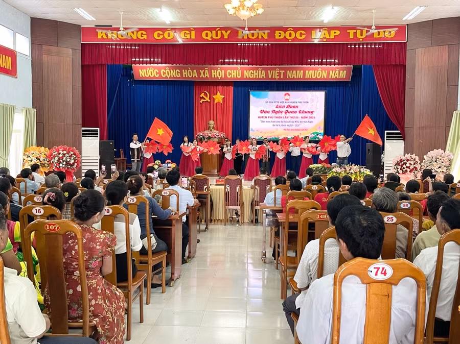 Các tiết mục biểu diễn tại liên hoan đều được đầu tư chu đáo về trang phục, đạo cụ, mang tính chuyên nghiệp cao. Ảnh: Vũ Chi