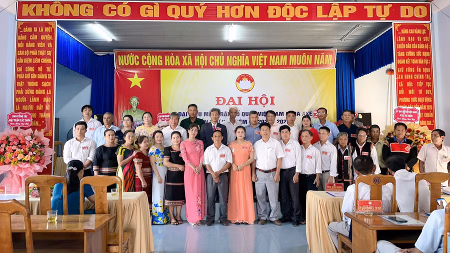 Ủy ban MTTQ Việt Nam xã Ia Ake khóa IV, nhiệm kỳ 2024-2029 ra mắt Đại hội. Ảnh: Vũ Chi