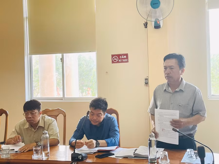 Phó Chủ tịch UBND huyện Ia Pa Ksor Suy báo cáo tại buổi giám sát. Ảnh: Vũ Chi