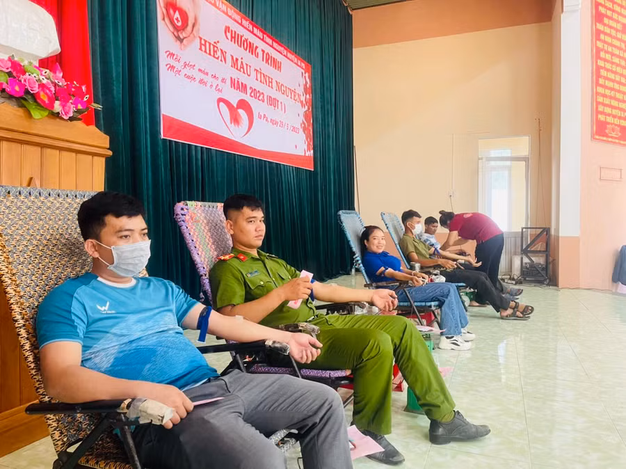 Hơn 300 người dân Ia Pa tham gia hiến máu tình nguyện đợt 1 năm 2023. Ảnh: Vũ Chi